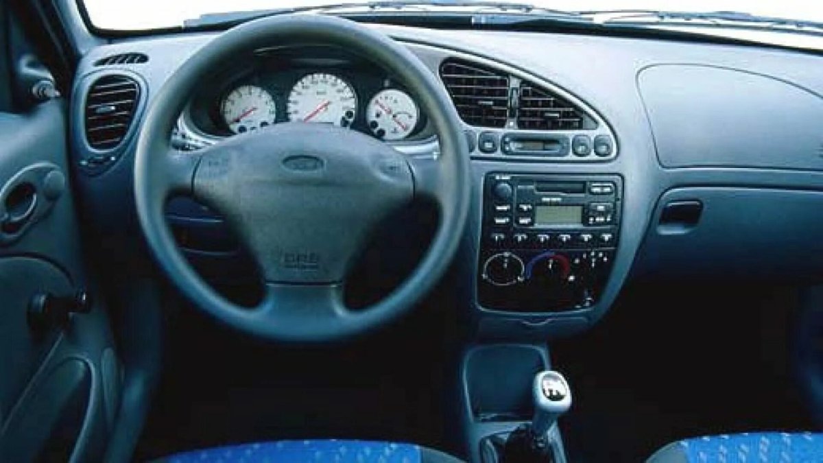 Форд Фиеста салон 1997