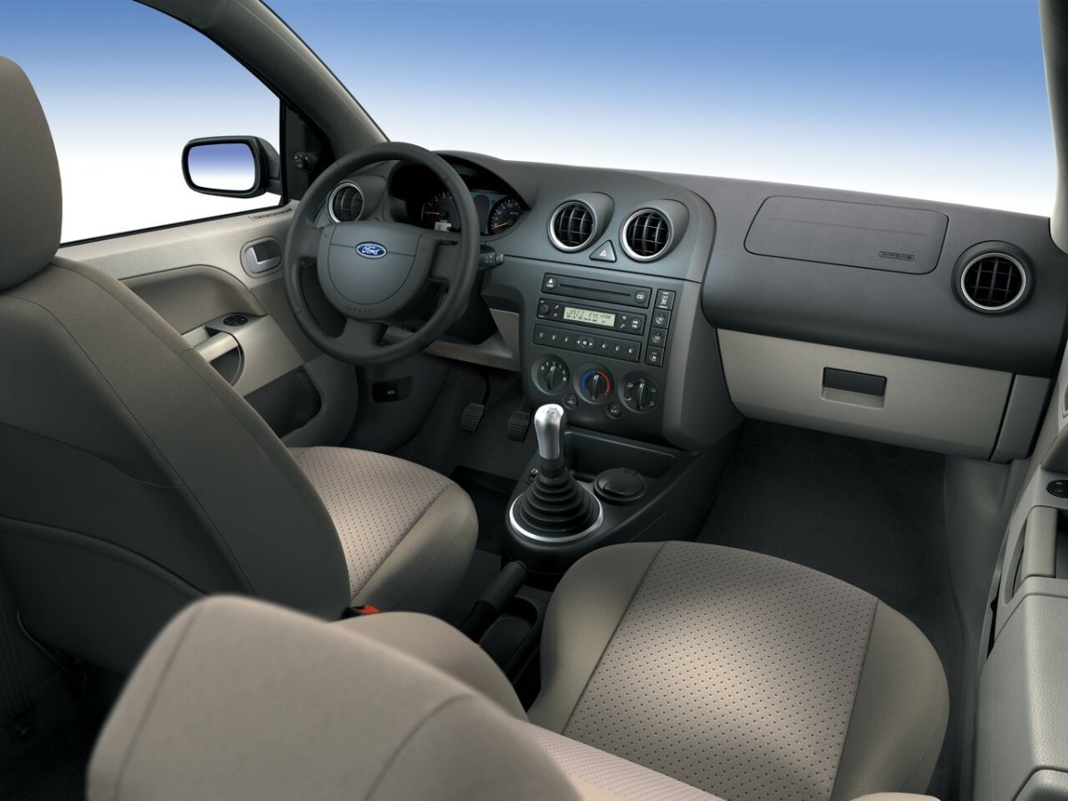 Форд Фиеста 2006 салон