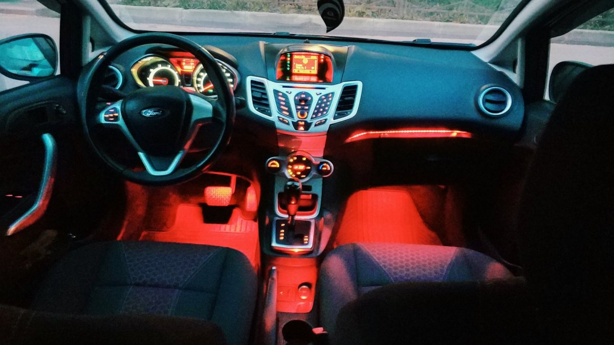 Подсветка салона Форд Фиеста мк5