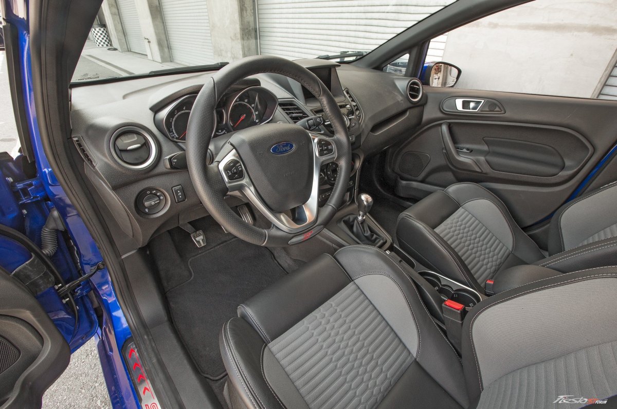 Форд Фиеста 2015 салон