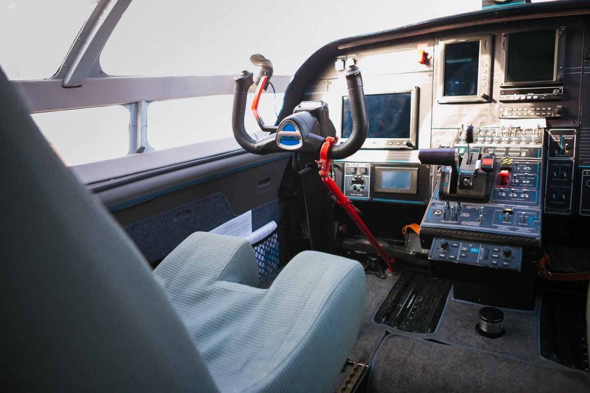 ЛМС-901 самолет кабина