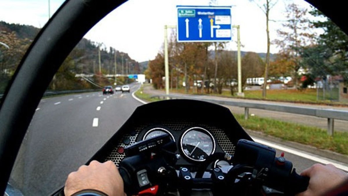 Мотоцикл с кокпитом