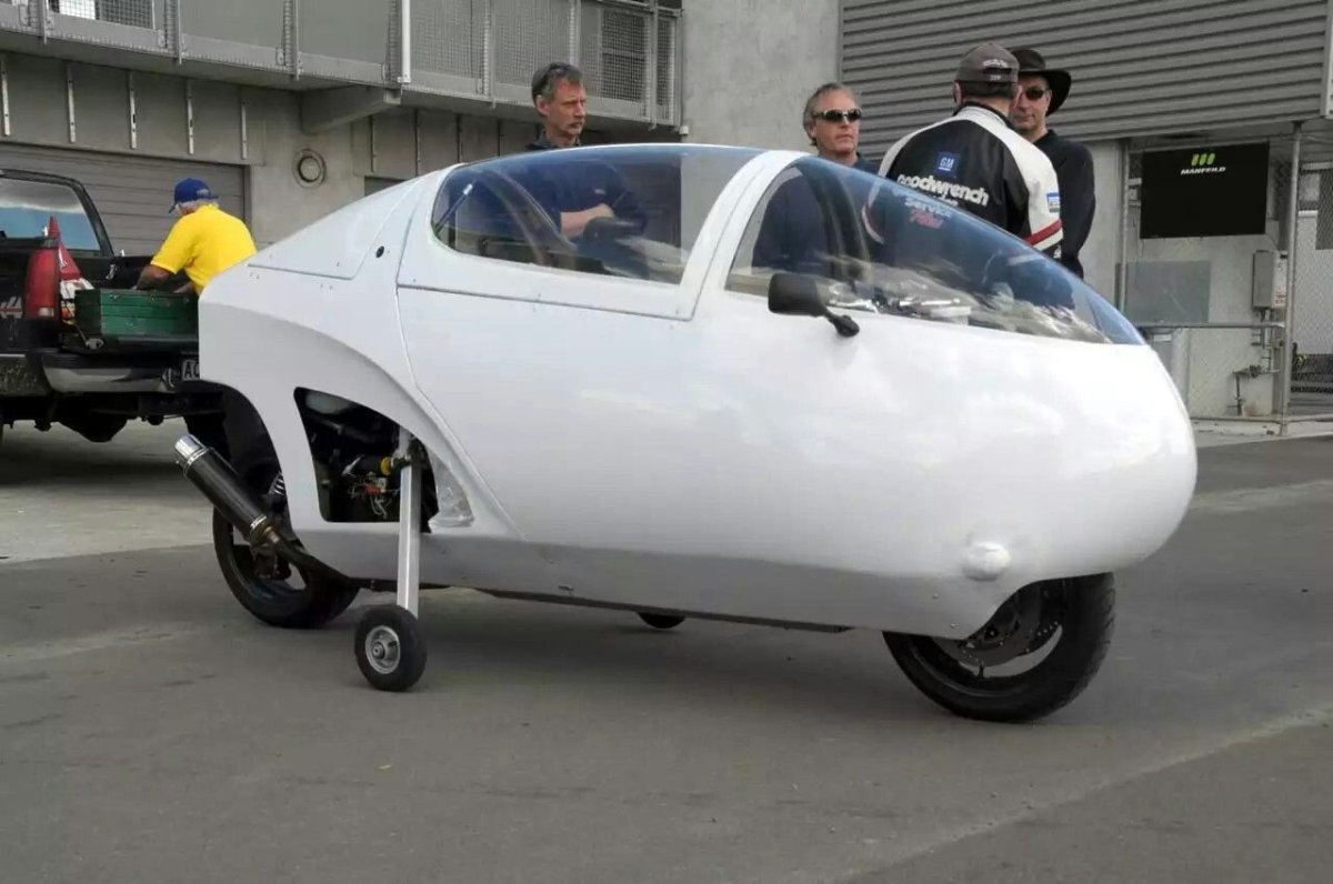 Insane mono Tracer enclosed Motorcycle, Sport Bikes