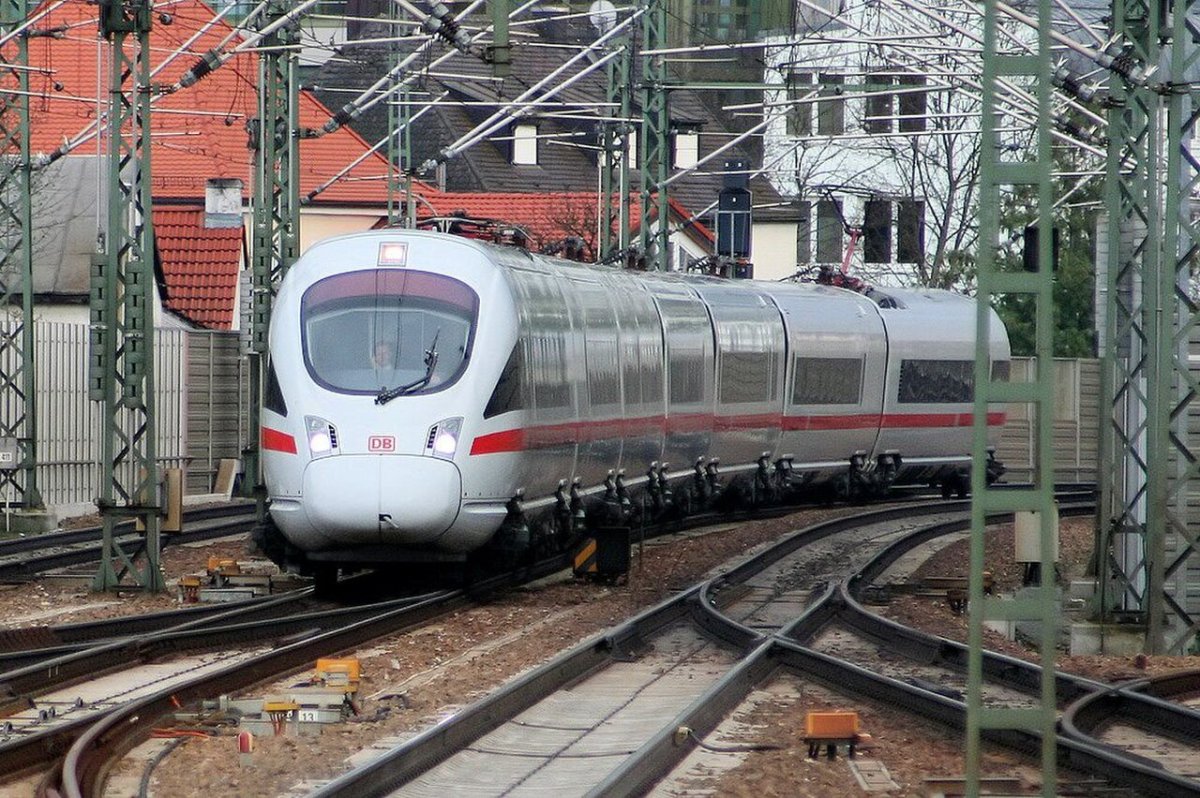 Поезд наклонный