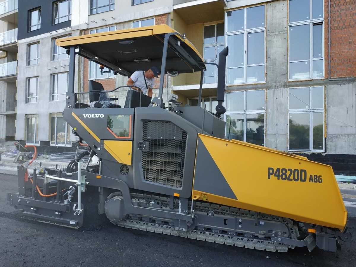 Асфальтоукладчик Вольво p4820d