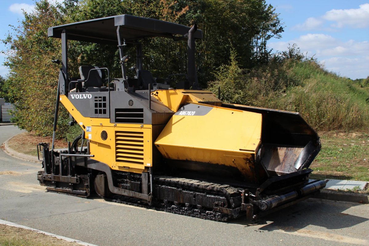 Асфальтоукладчик Volvo abg6820