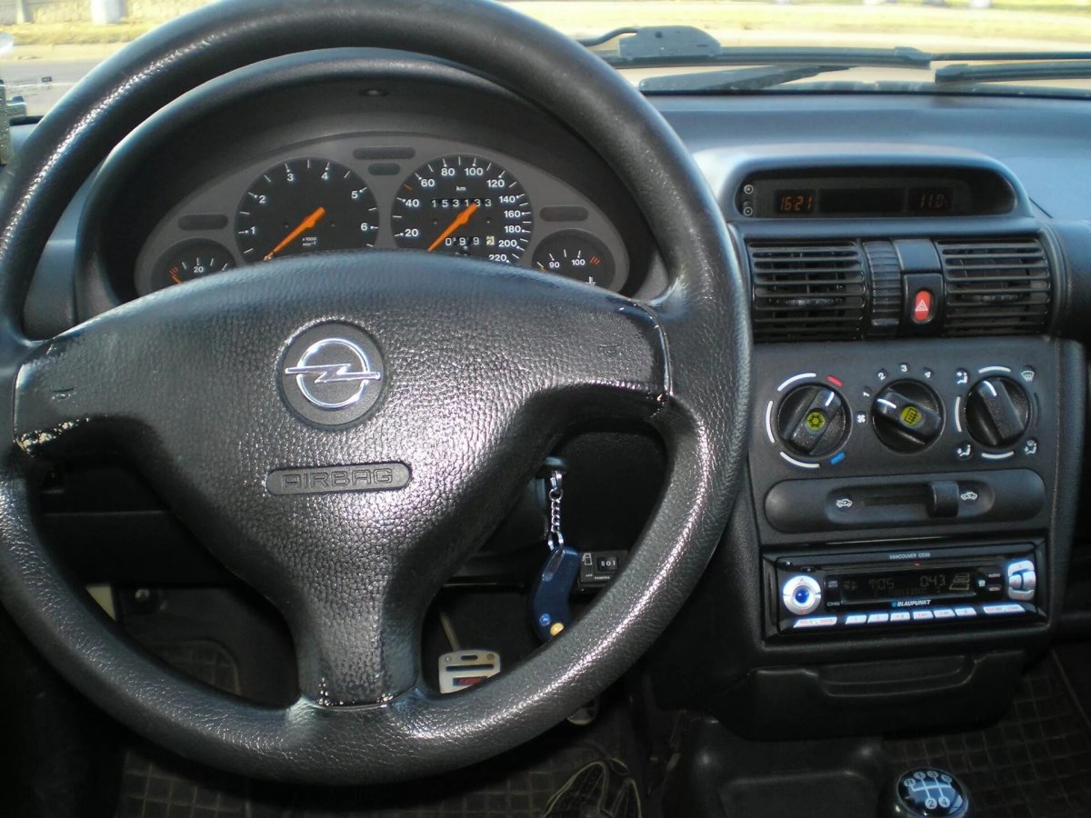 Опель тигра 1999 салон