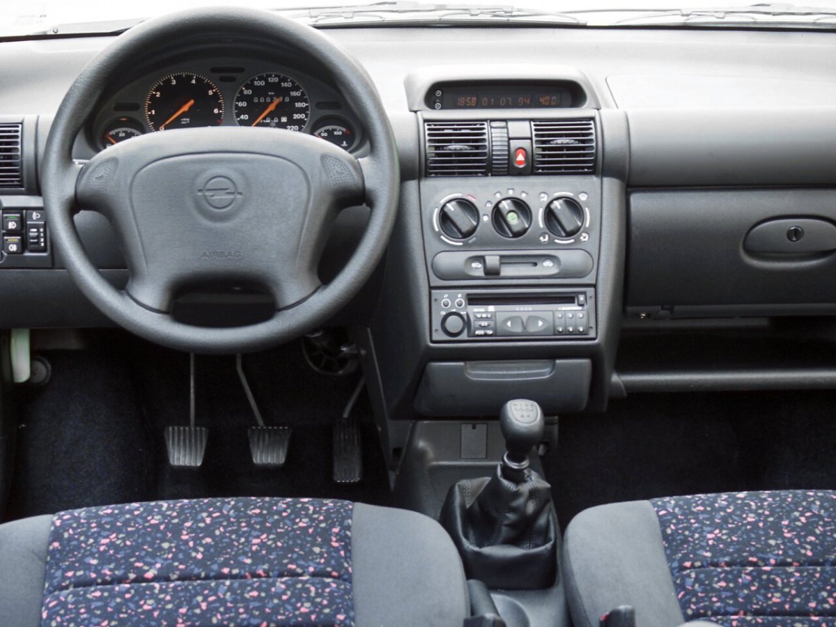Opel Corsa 1996 Interior