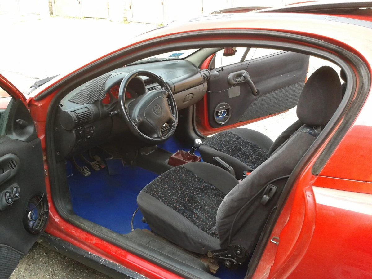 Opel Tigra 2000 салон