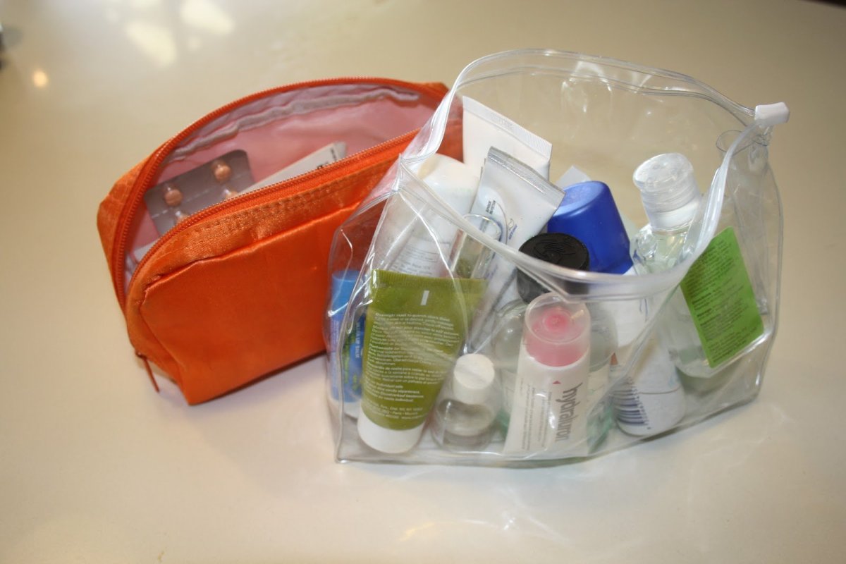 Пакет для жидкостей в самолете
