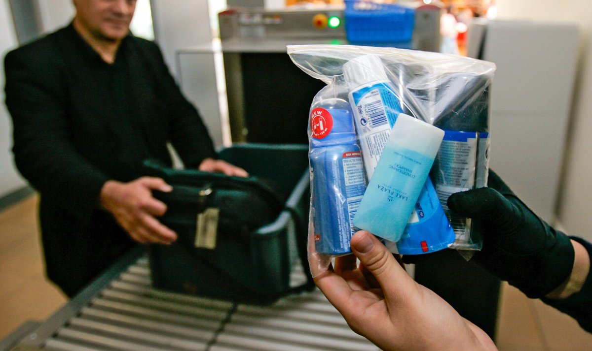 Пластиковый пакет для ручной клади