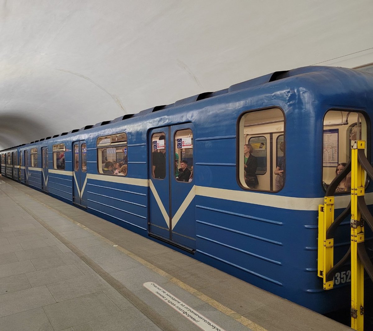 Метро Санкт-Петербурга фото