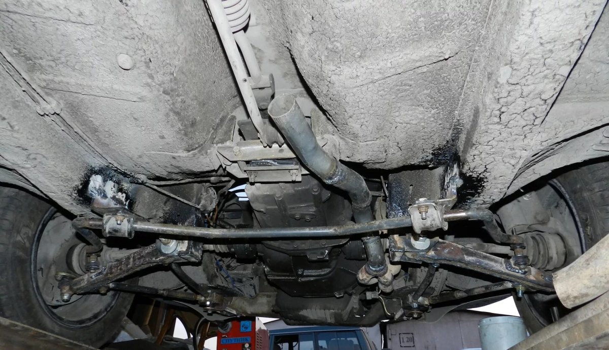 2141 Снизу Картер