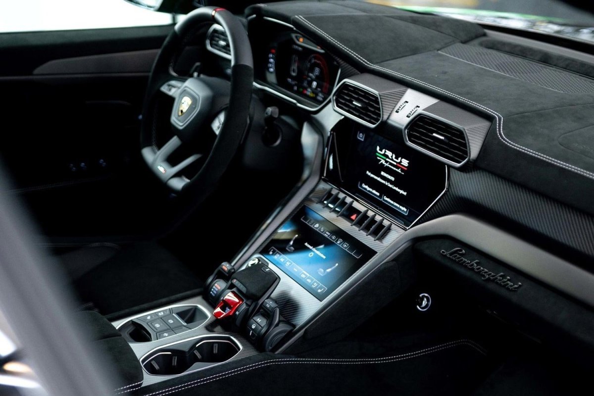 Lamborghini Urus 2023 салон