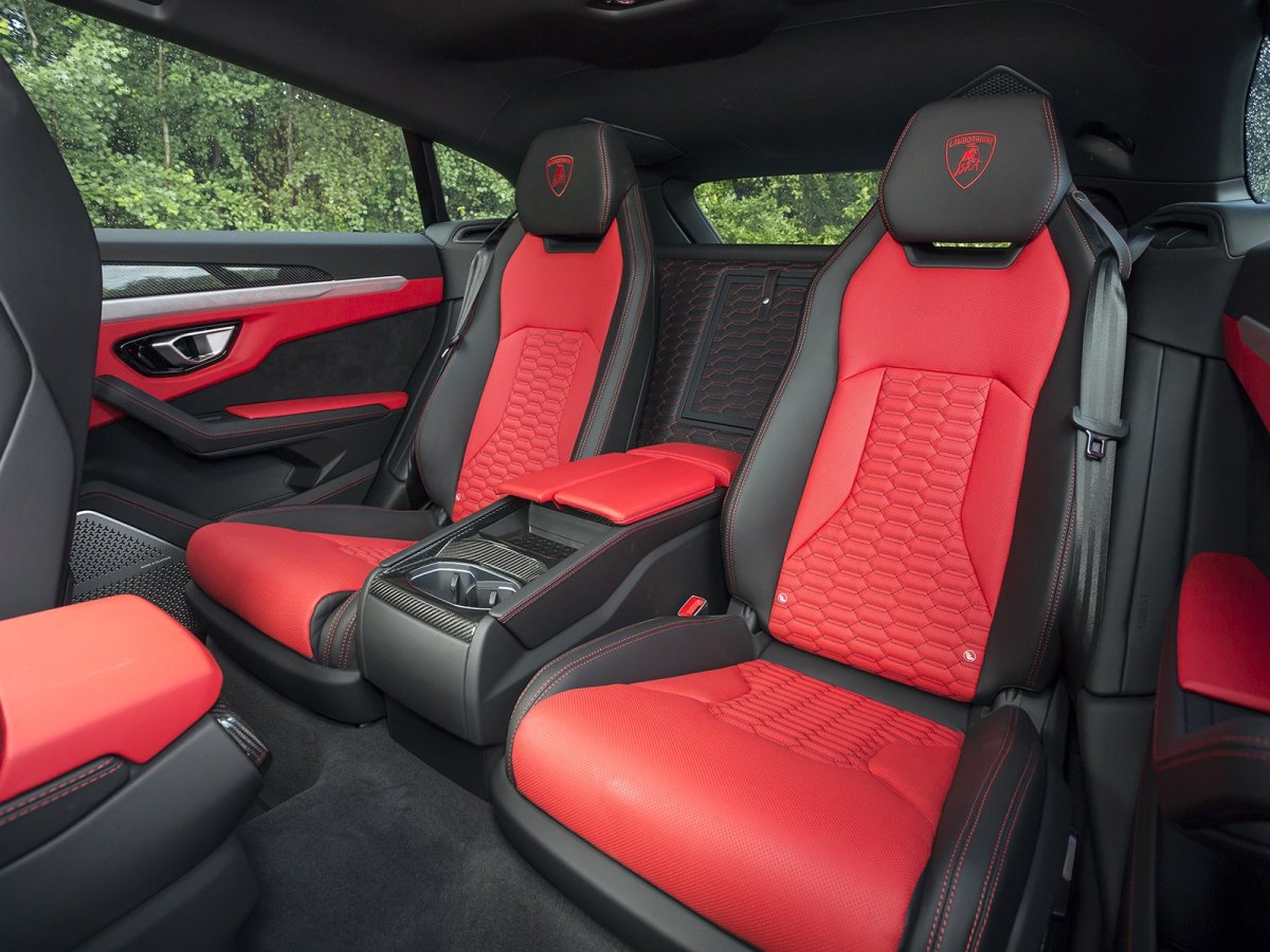 Заднее сиденье Lamborghini Urus