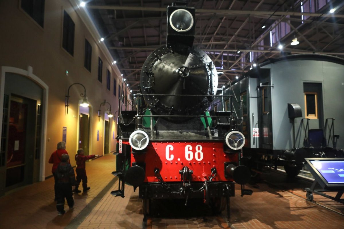 Локомотив паровоз Ленина