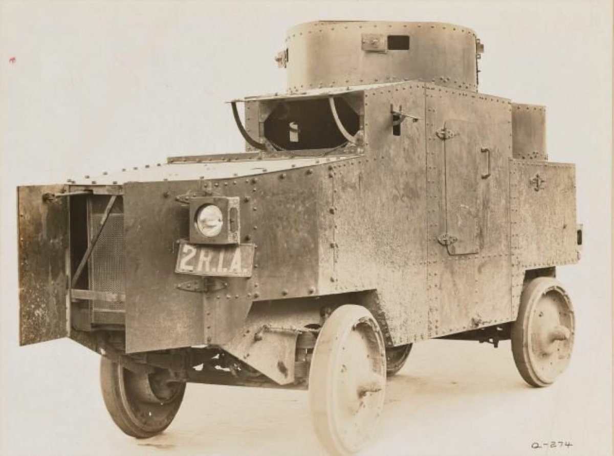 Рено ее-22 1915 бронеавтомобиль