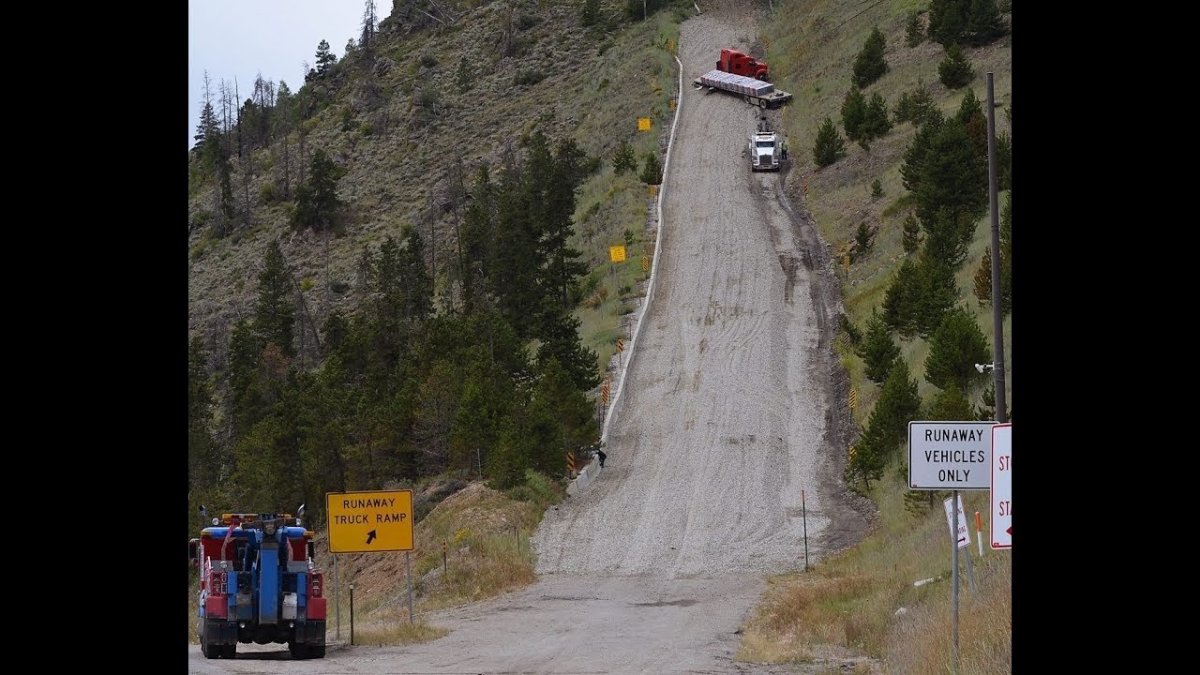 Улавливающий тупик на автодороге