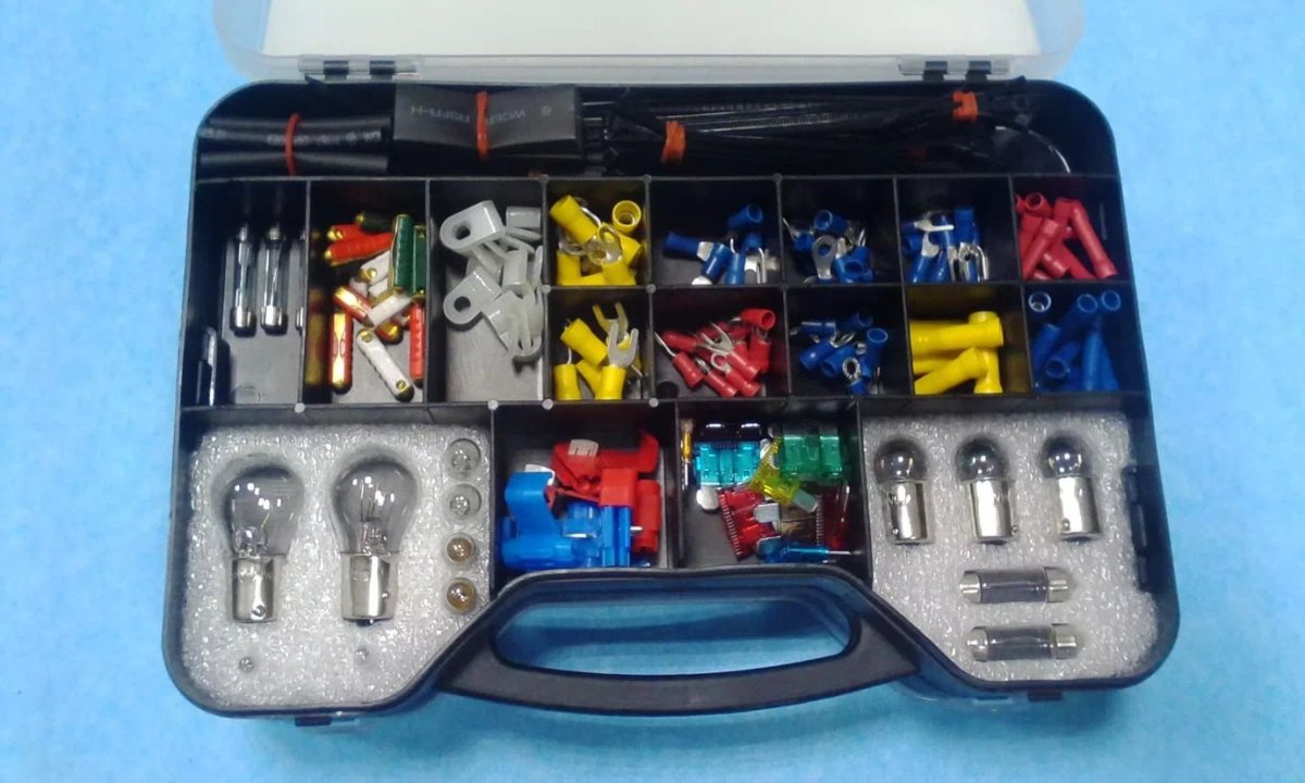 Набор автоэлектрика 226 пр Licota TCP -10352