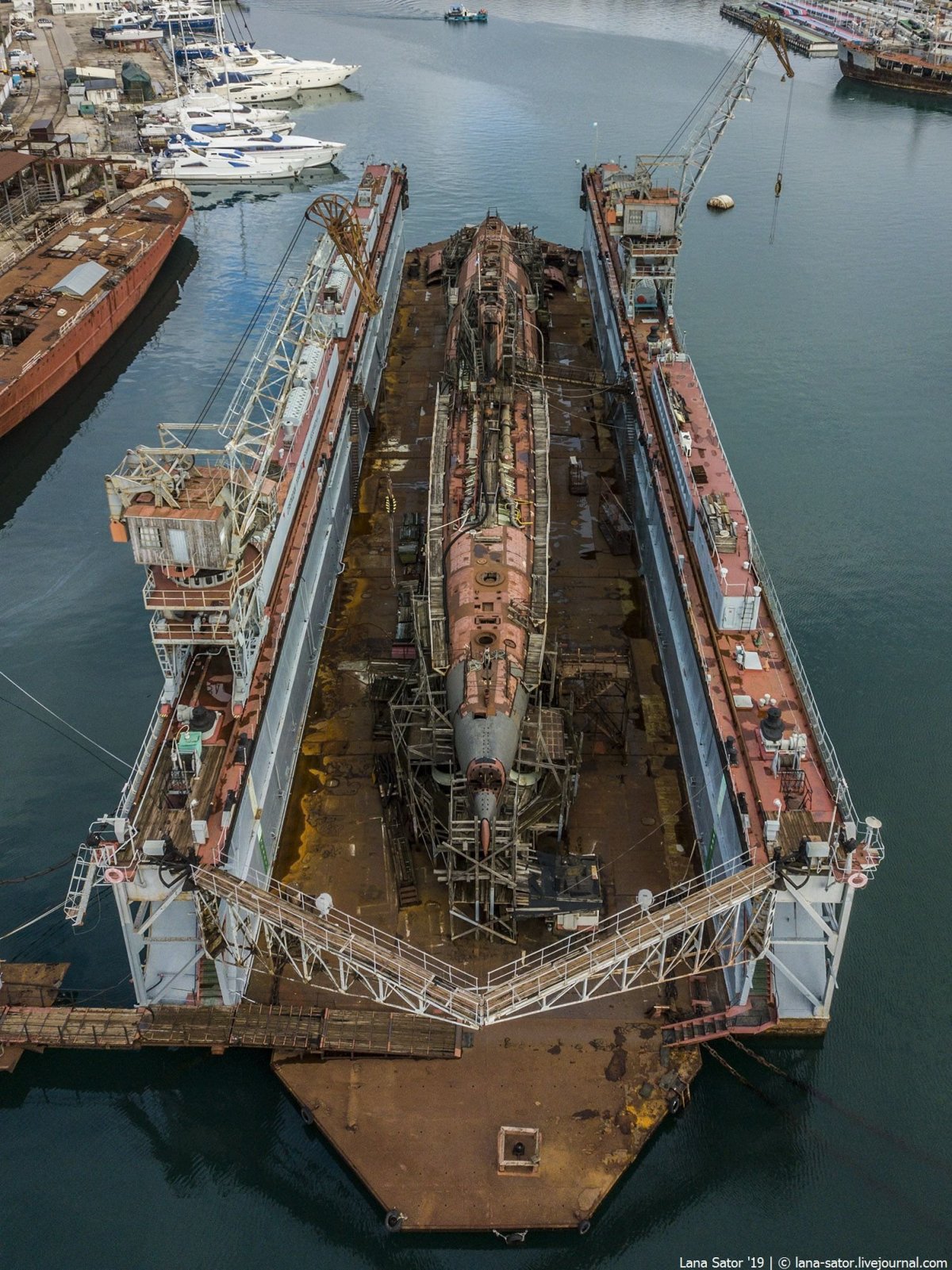 Ржавая субмарина б-380