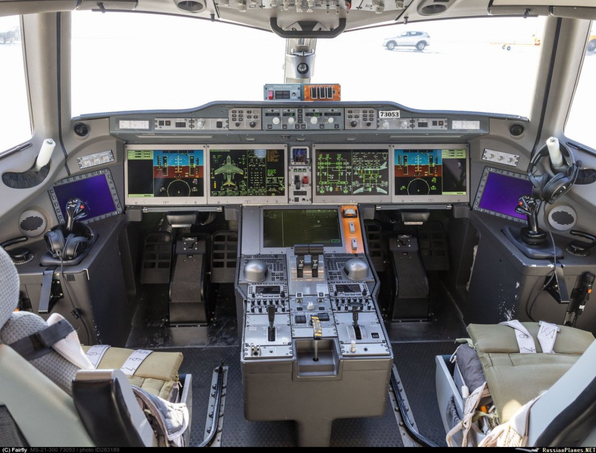 MC 21 300 кабина