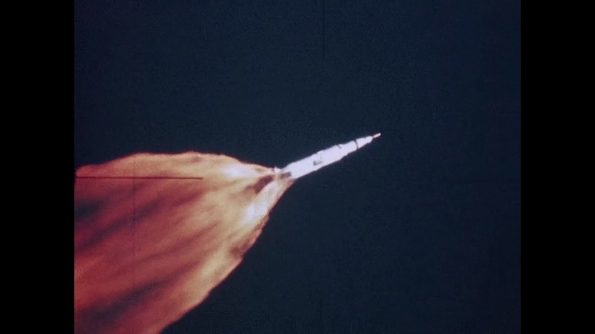 Ракета улетает в космос