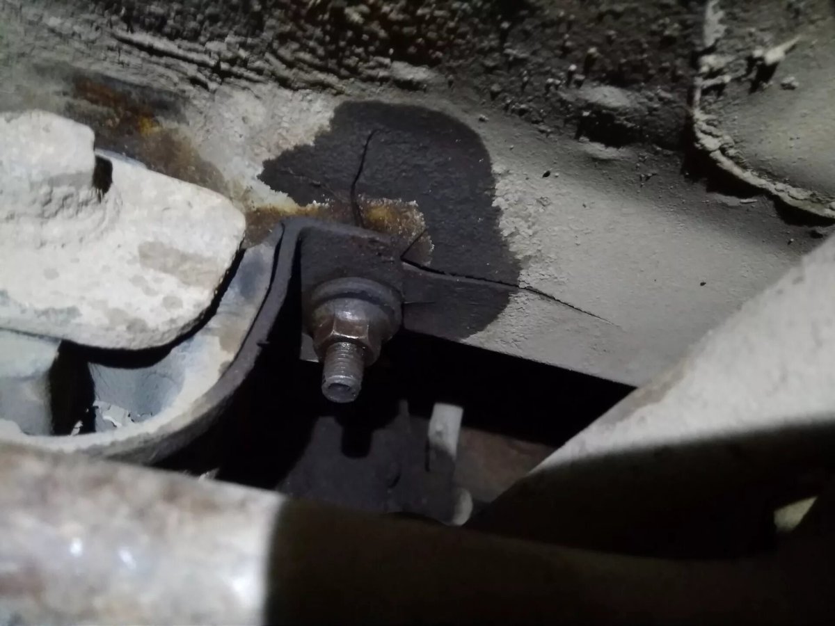 Задняя опора КПП ВАЗ 2110