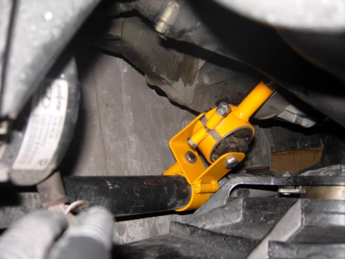 Доп опора КПП ВАЗ 2110