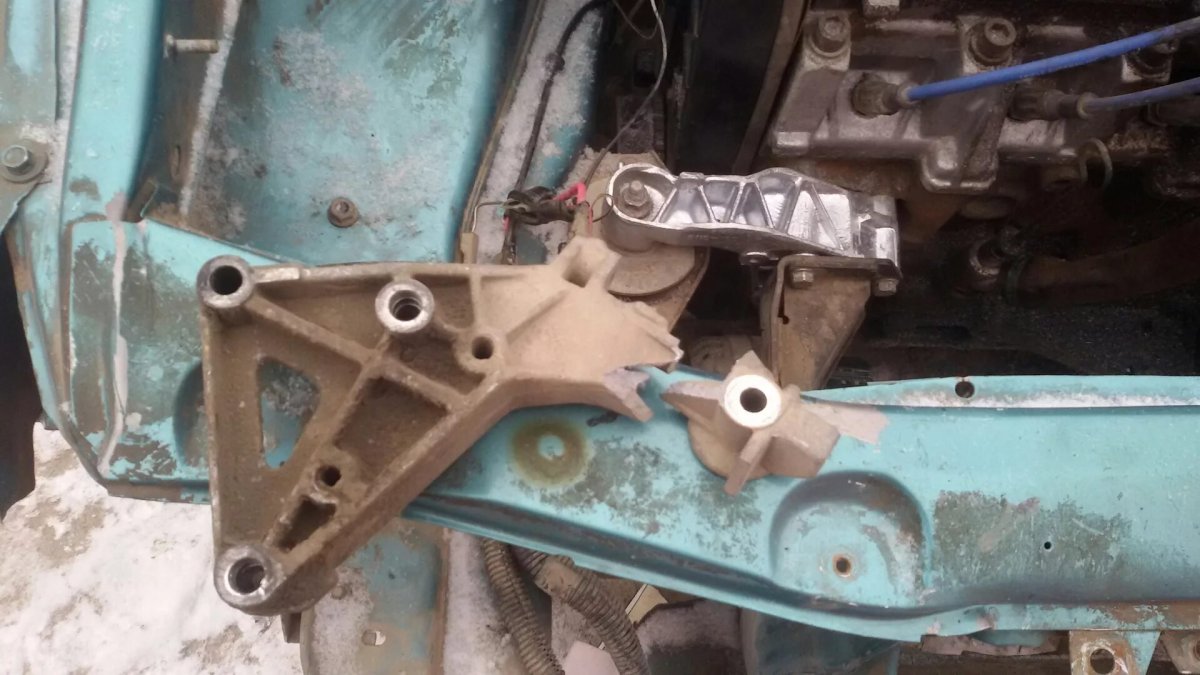 Крепление двигателя ВАЗ 2110