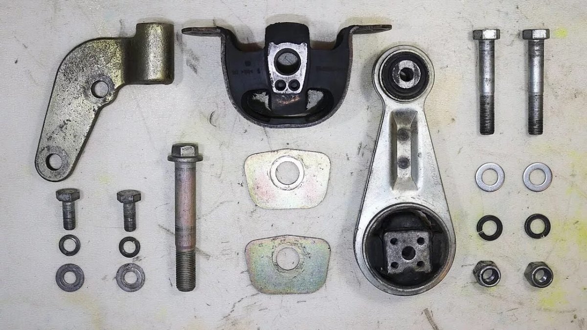 Болт крепления подушки двигателя 2110