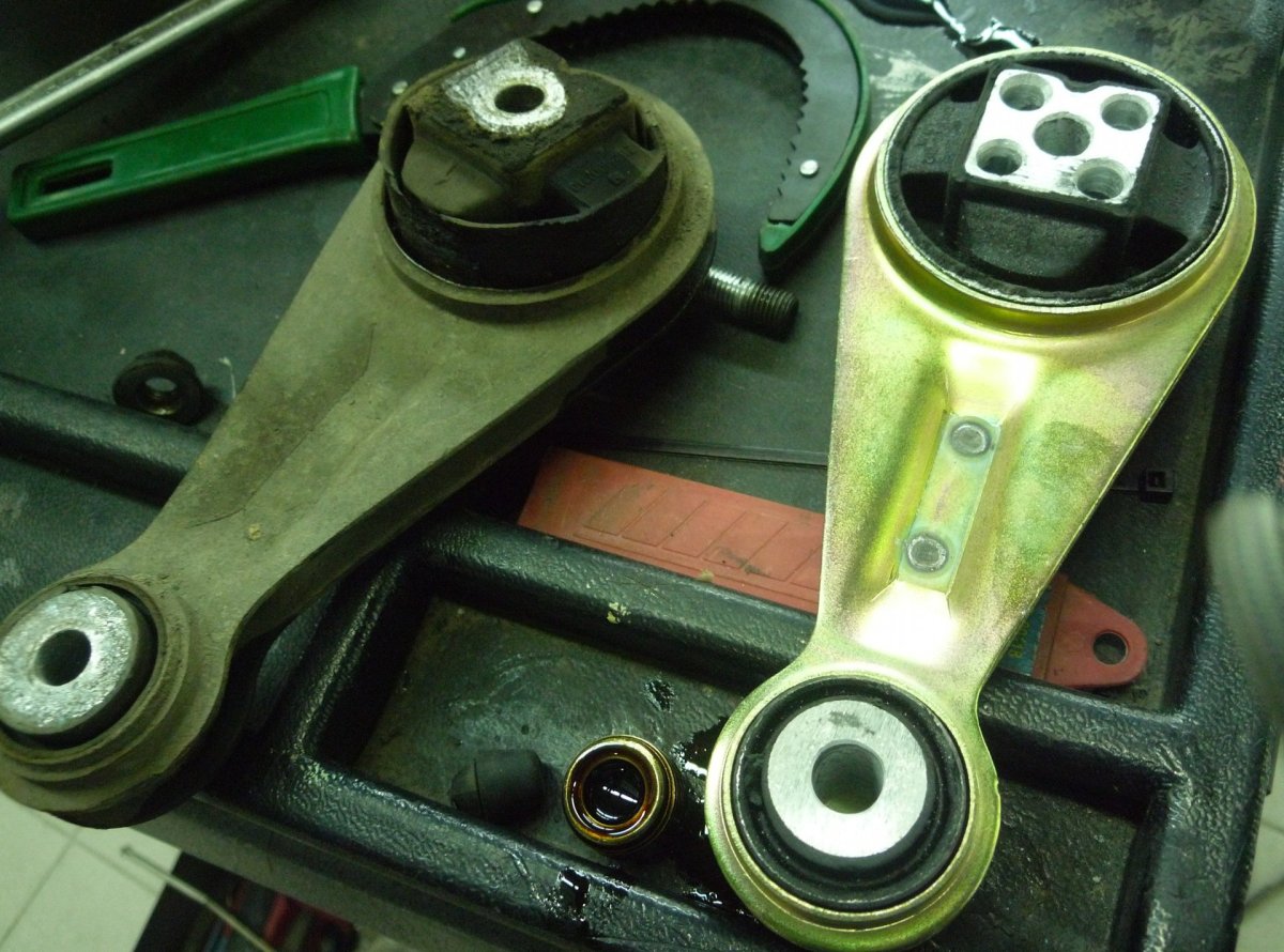 Опора двигателя ВАЗ 2110 8 клапанов