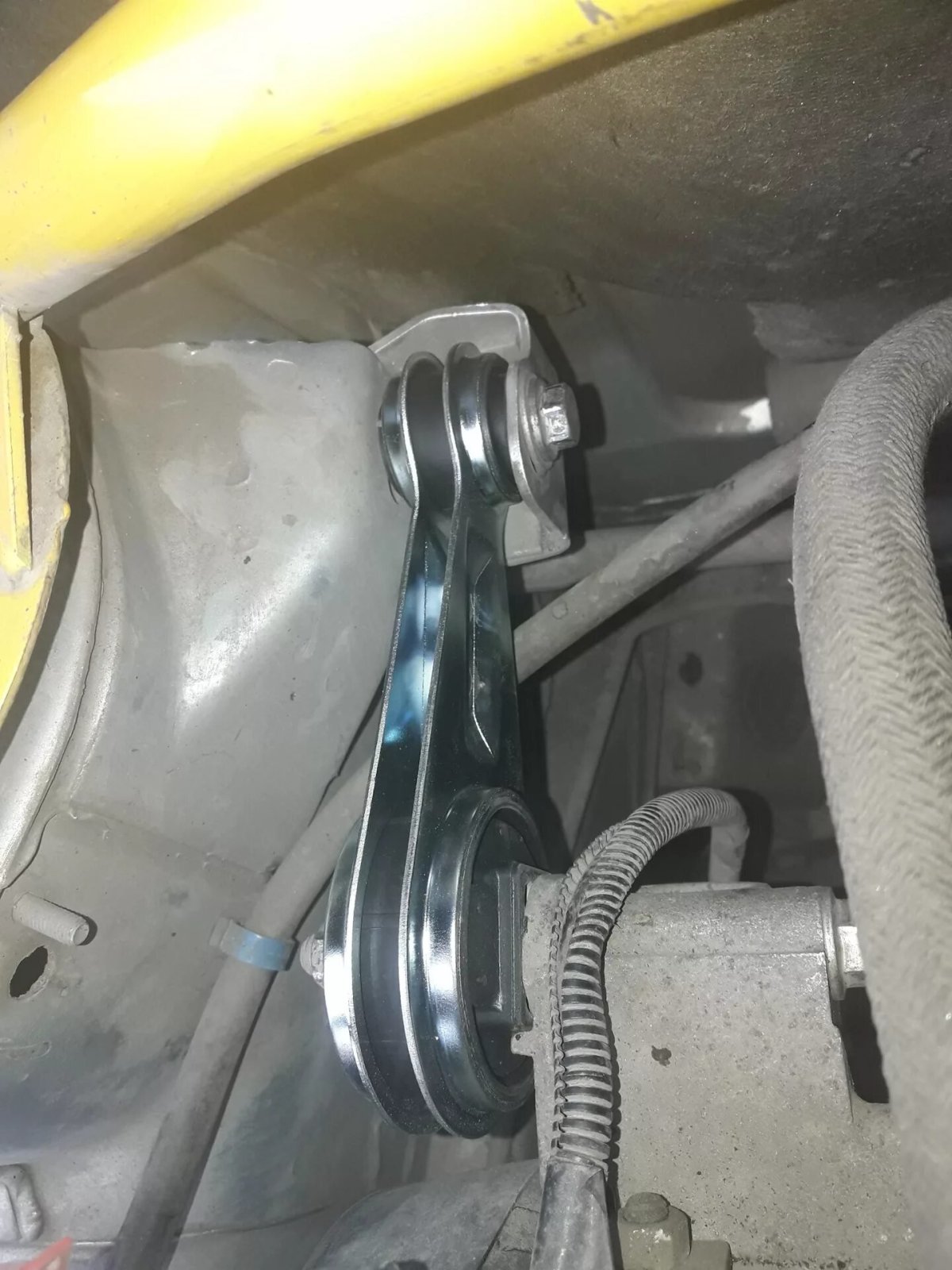 Доп опора двигателя ВАЗ 2110 8 клапанов