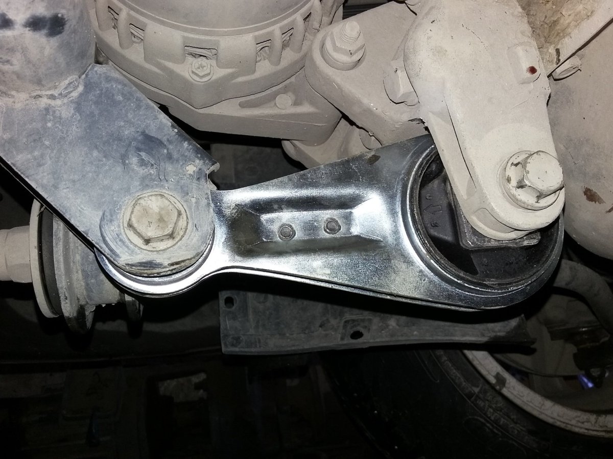 Нижняя опора двигателя ВАЗ 2112