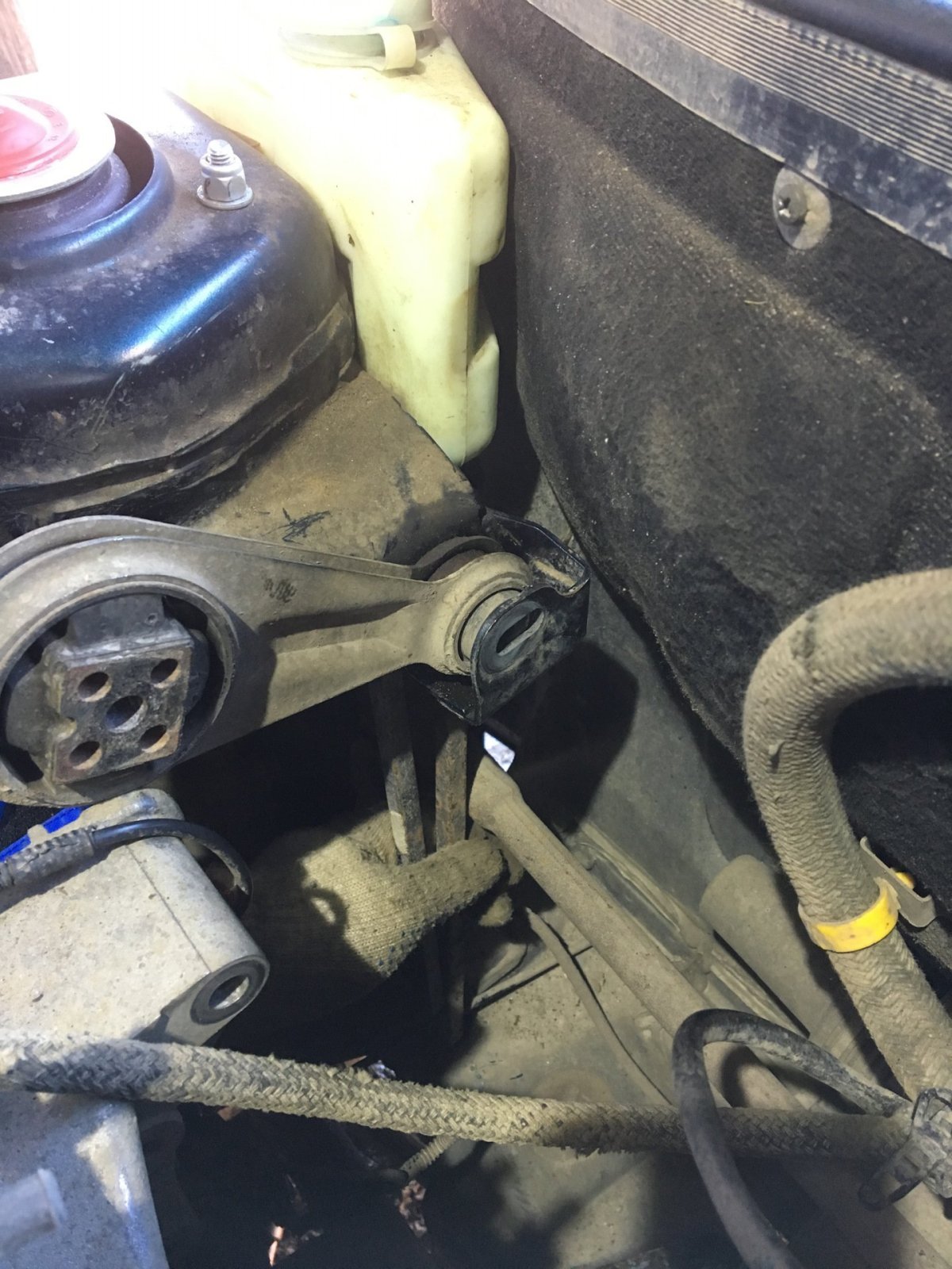 Верхняя подушка двигателя ВАЗ 2112