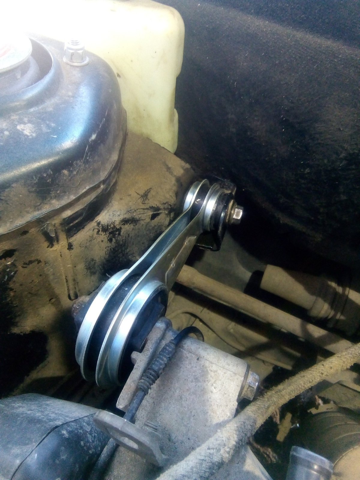 Подушки двигателя ВАЗ 2110 8 клапанов