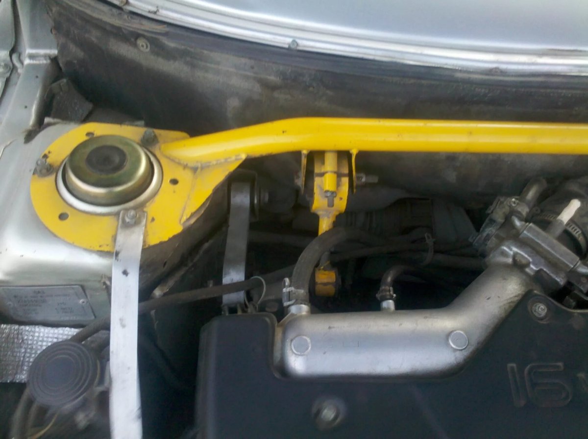 Доп опора 2110 8 клапанов верхняя