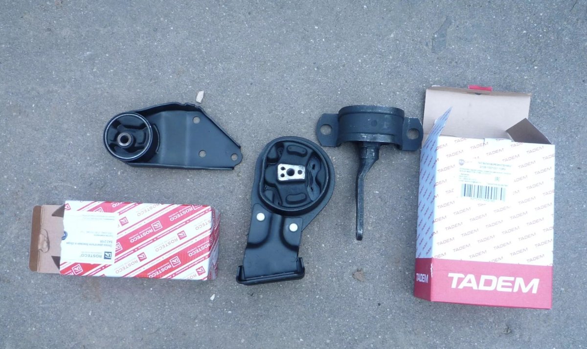 Комплект подушек двигателя ВАЗ 2115