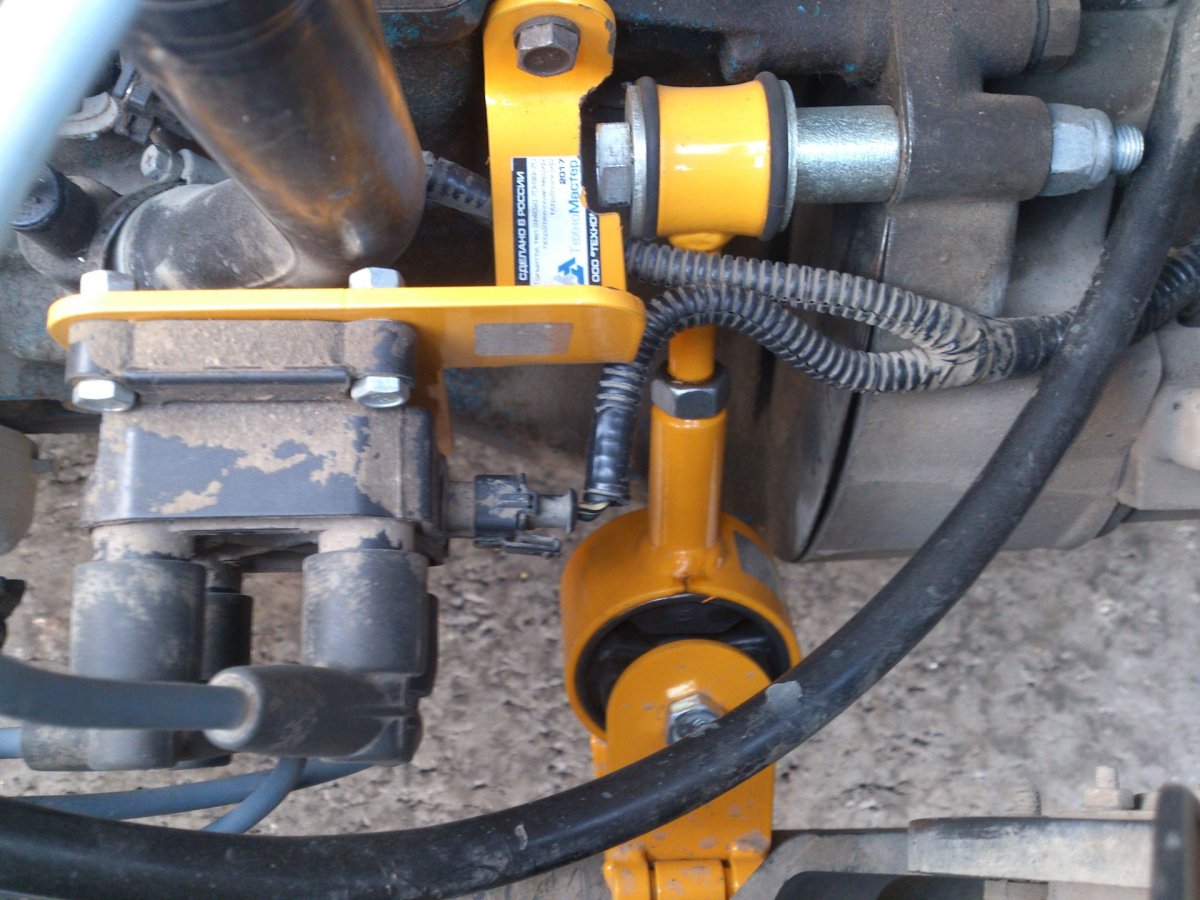 Дополнительная опора двигателя ВАЗ 2110