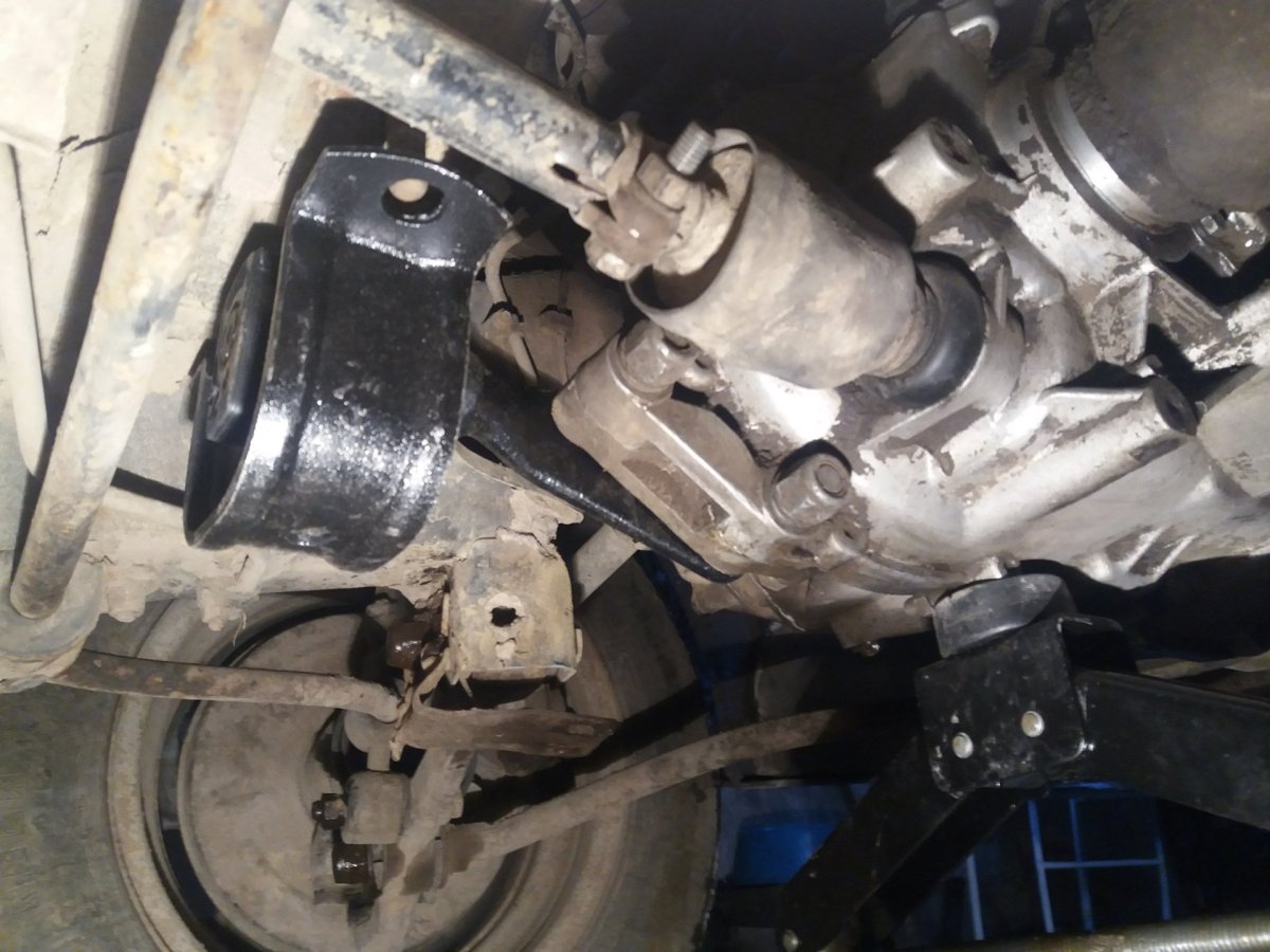 Задняя опора КПП ВАЗ 2114