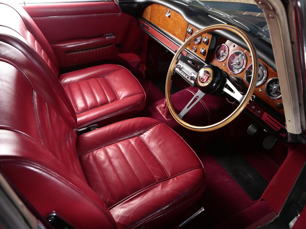 Астон Мартин Лагонда салон