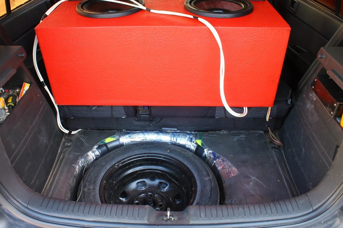 Фальшпол в багажник под сабвуфер 207