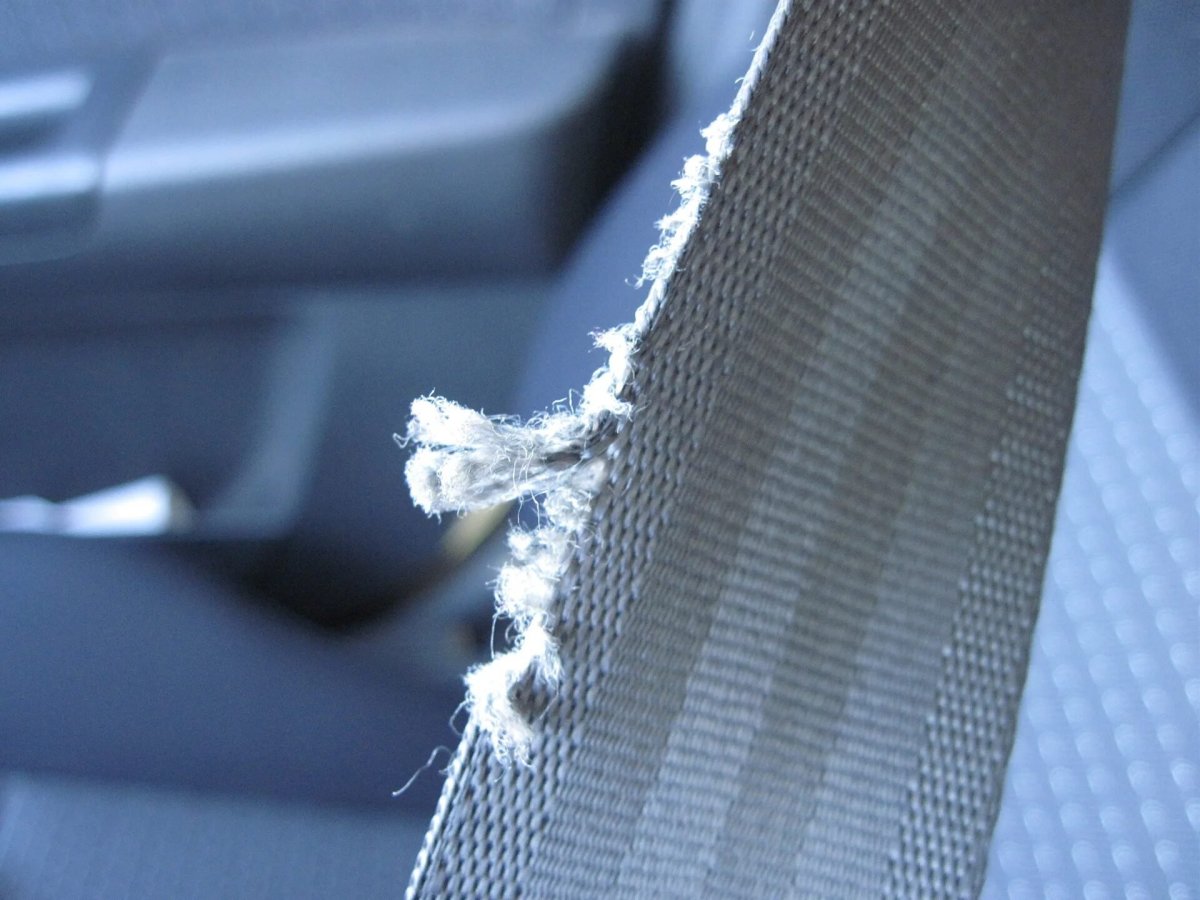 Надрыв ремня безопасности