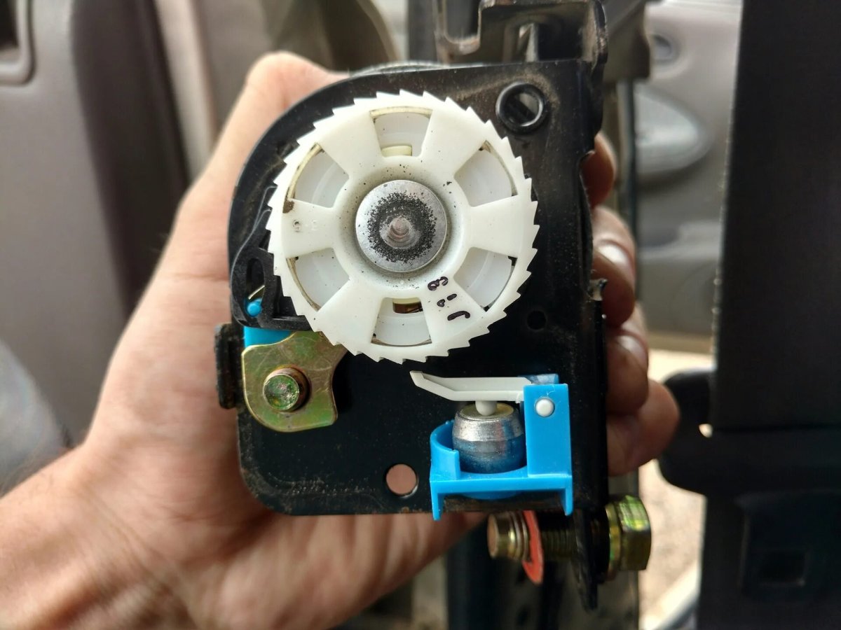 Инерционная катушка ремня безопасности