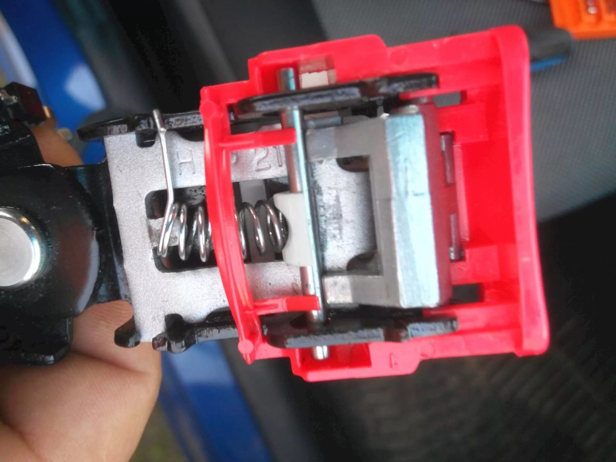 Замок ремня безопасности 888704l000wk