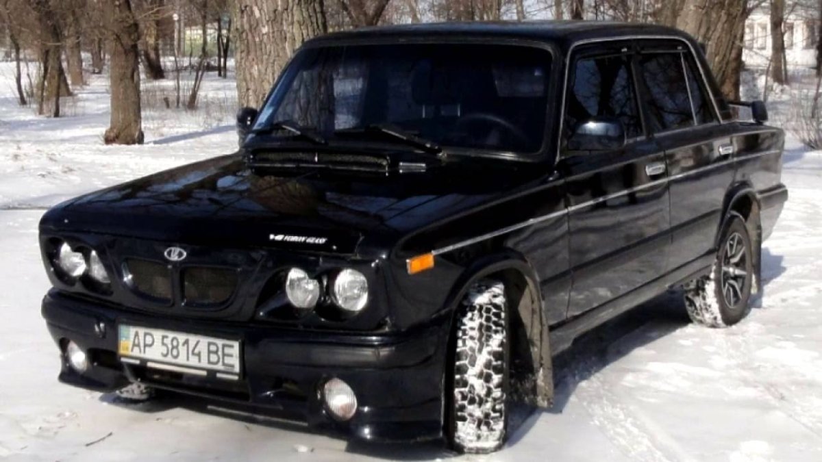 Тюнингованный ВАЗ 2106 черный