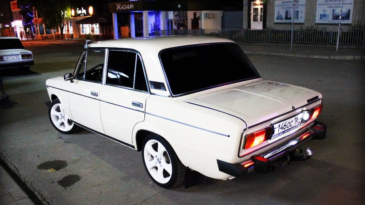 Лада 2106 белая