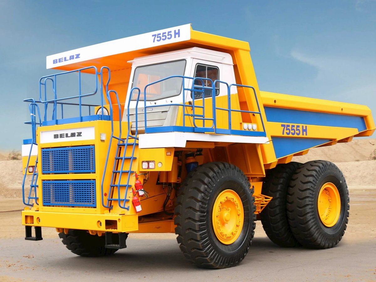 Карьерный самосвал БЕЛАЗ-7555в