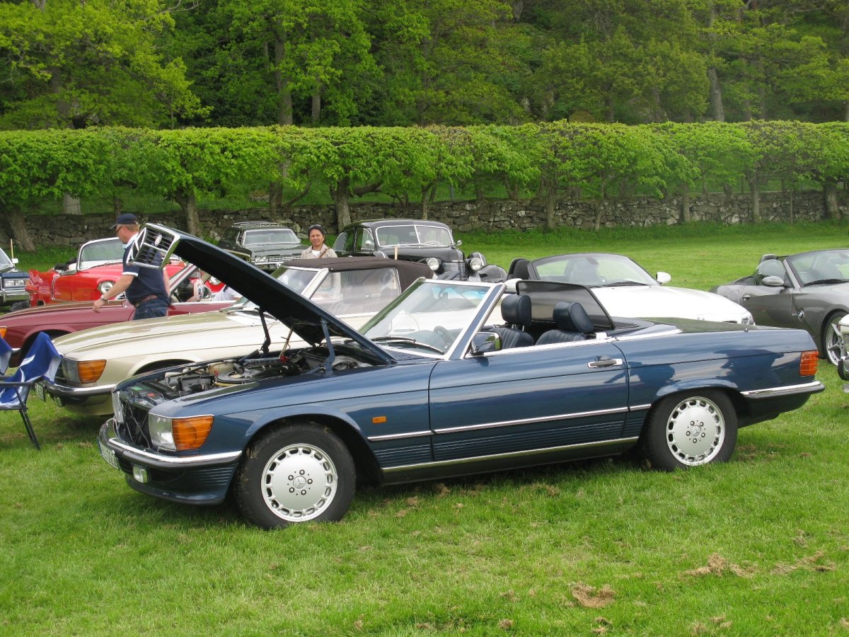 Mercedes-Benz 300 (SL R 107)