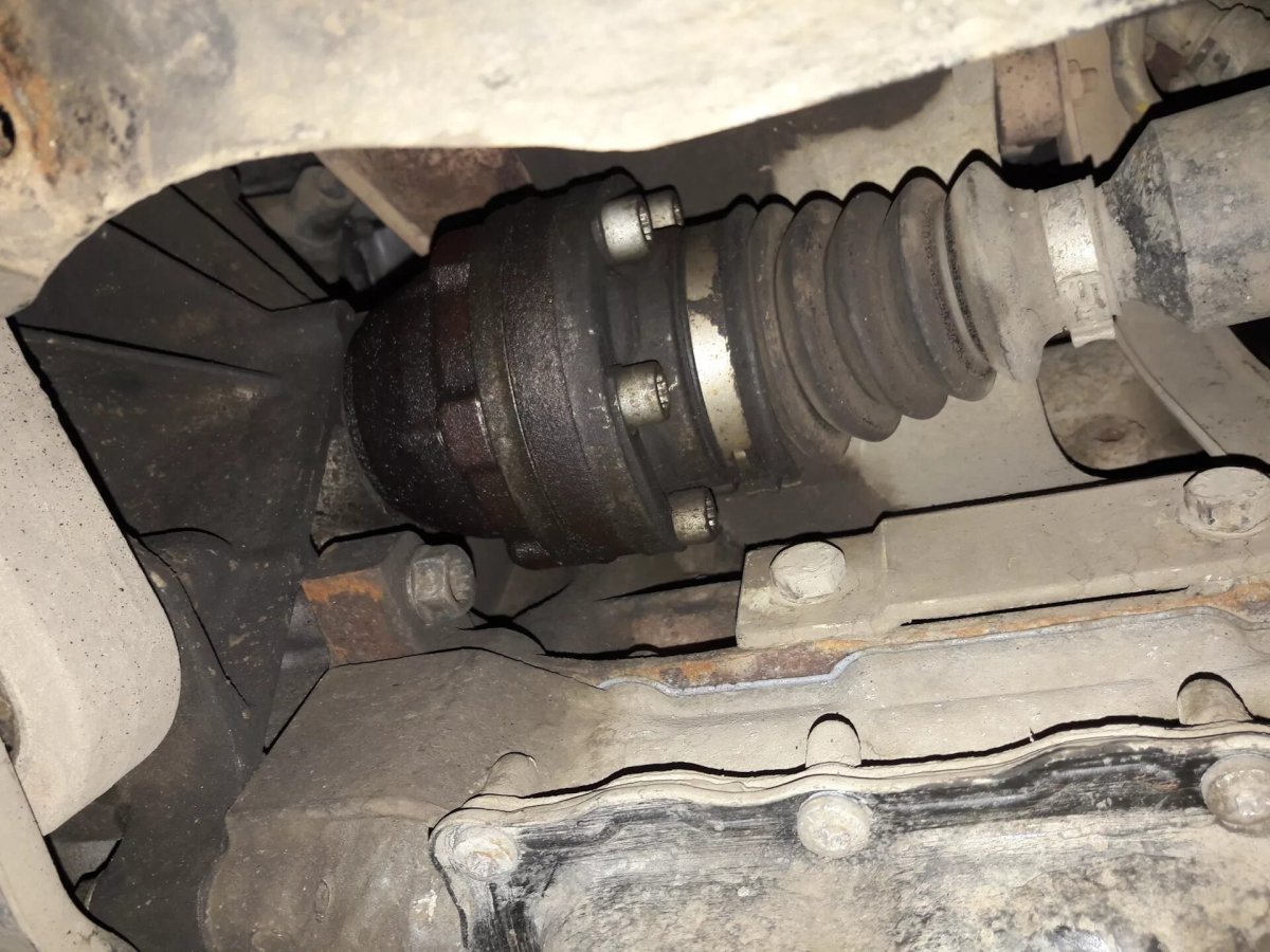 Сальник внутреннего шруса коробки передач Skoda Octavia 1.6