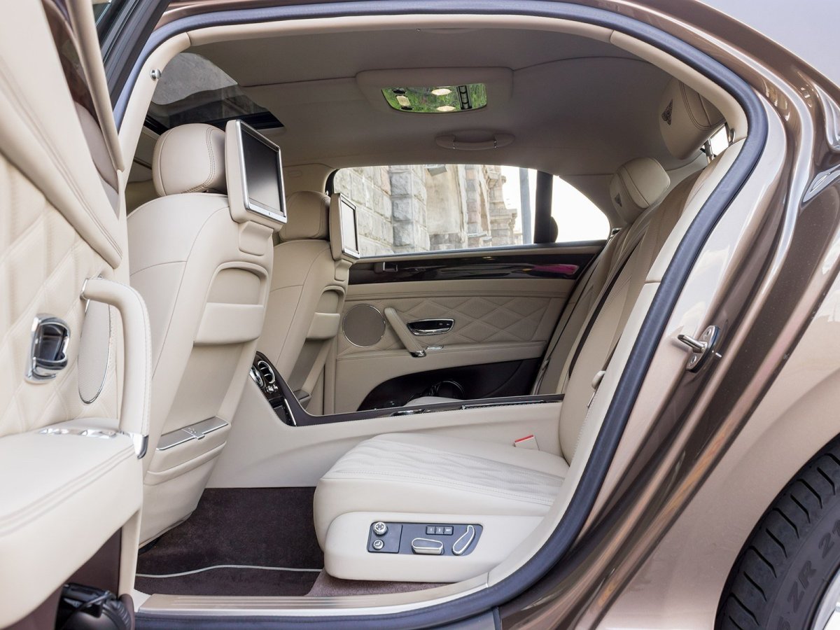 Бентли Флаинг Спур 2021 салон